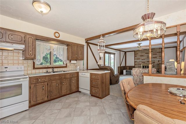 7681 Plumwood Lane, Seven Hills, OH 44131