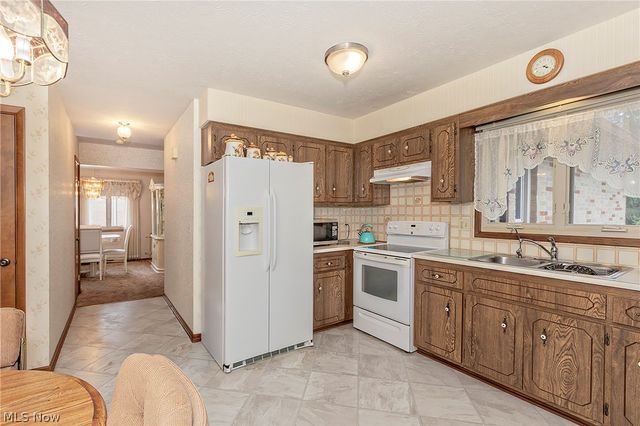 7681 Plumwood Lane, Seven Hills, OH 44131