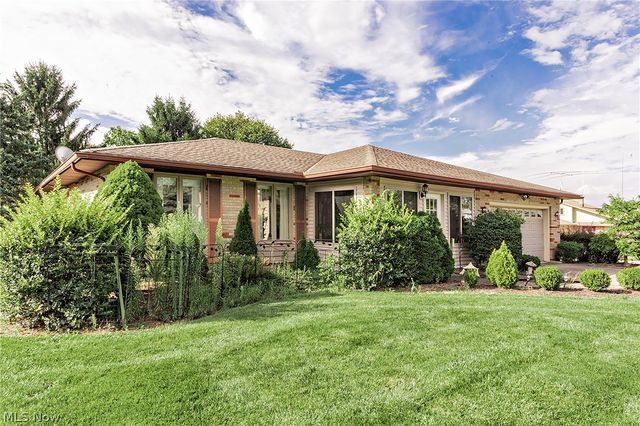 7681 Plumwood Lane, Seven Hills, OH 44131