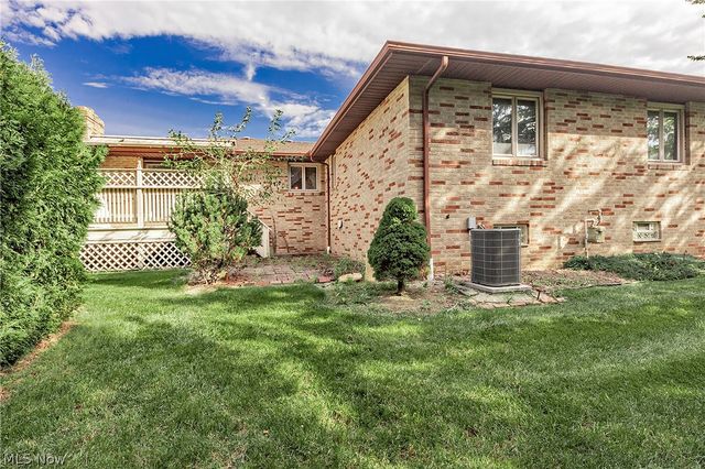 7681 Plumwood Lane, Seven Hills, OH 44131