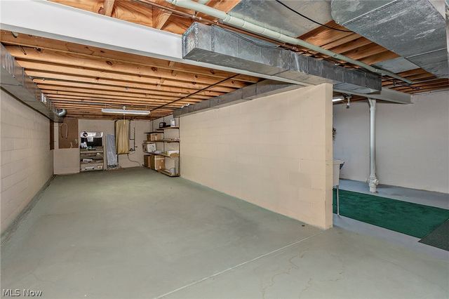 7681 Plumwood Lane, Seven Hills, OH 44131