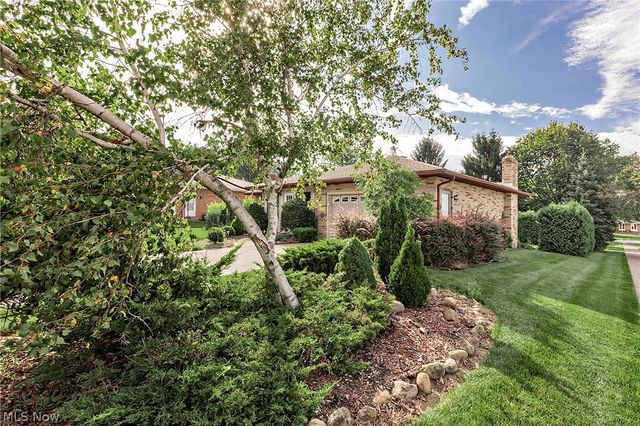 7681 Plumwood Lane, Seven Hills, OH 44131
