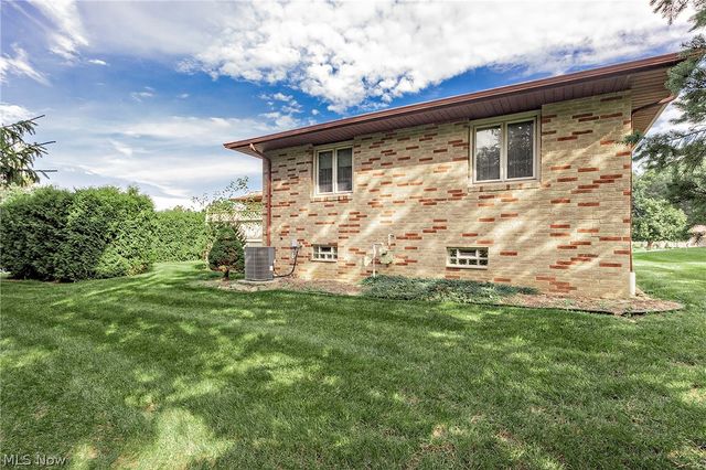 7681 Plumwood Lane, Seven Hills, OH 44131