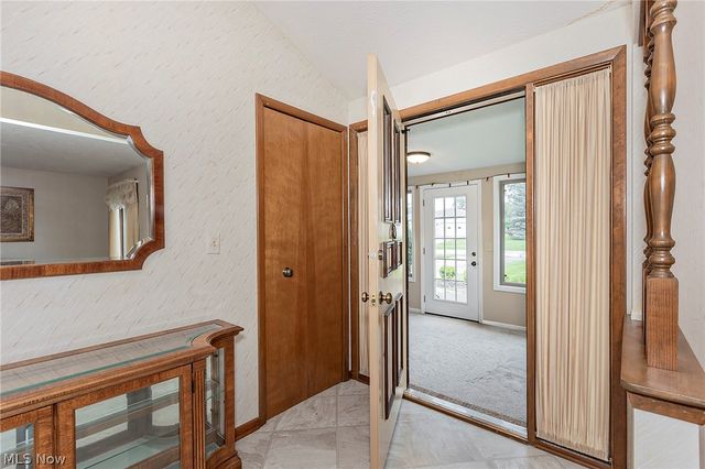 7681 Plumwood Lane, Seven Hills, OH 44131