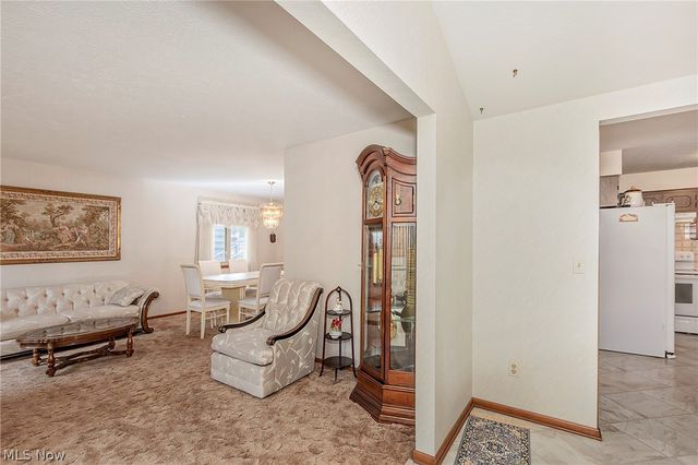 7681 Plumwood Lane, Seven Hills, OH 44131