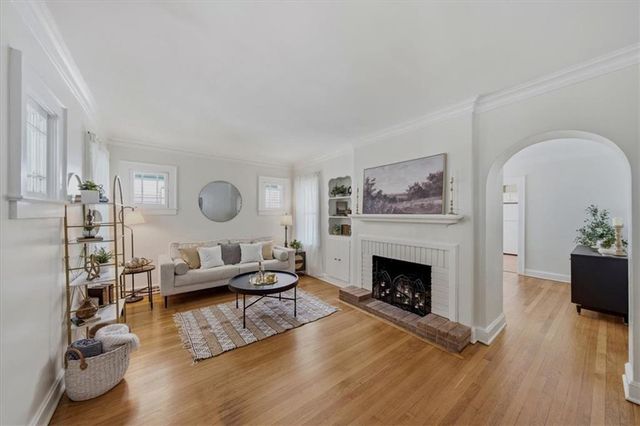 425 E 70th Street, Kansas City, MO 64131