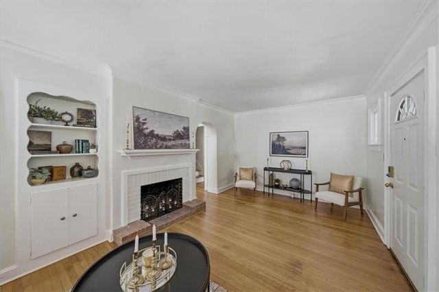 425 E 70th Street, Kansas City, MO 64131