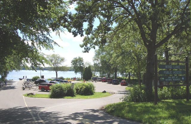 8101 E Wind Lake ROAD, Waterford, WI 53185