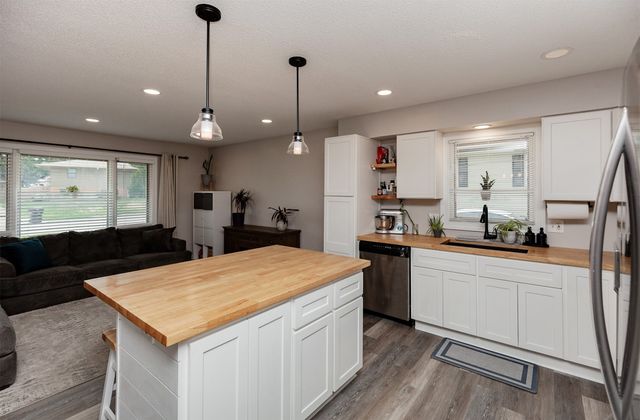 614 SE 8th Street, Ankeny, IA 50021