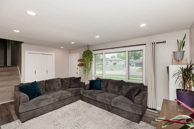 614 SE 8th Street, Ankeny, IA 50021