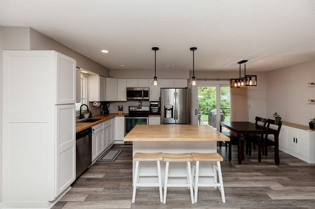 614 SE 8th Street, Ankeny, IA 50021