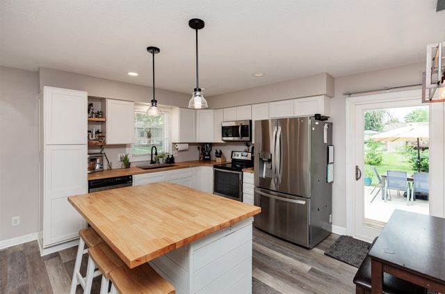 614 SE 8th Street, Ankeny, IA 50021