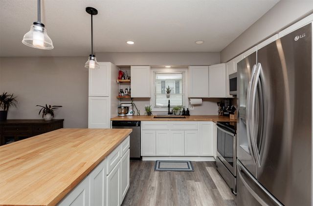 614 SE 8th Street, Ankeny, IA 50021