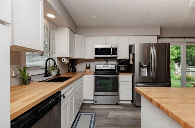 614 SE 8th Street, Ankeny, IA 50021