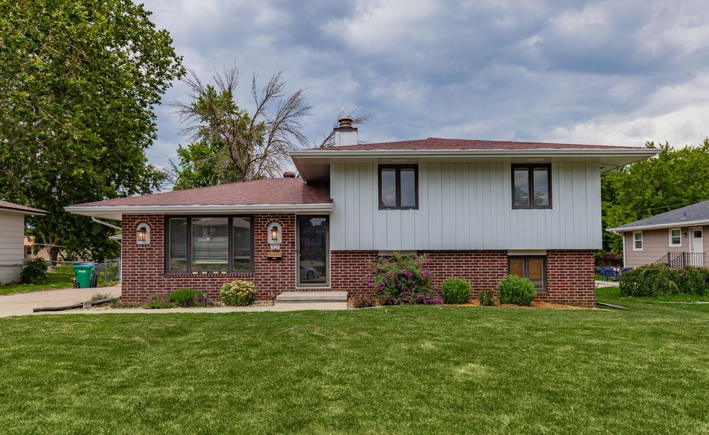 614 SE 8th Street, Ankeny, IA 50021