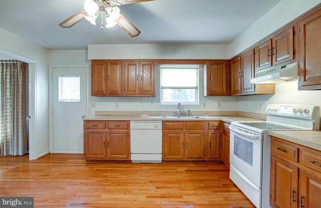 7077 WESTMORELAND DR, Warrenton, VA 20187