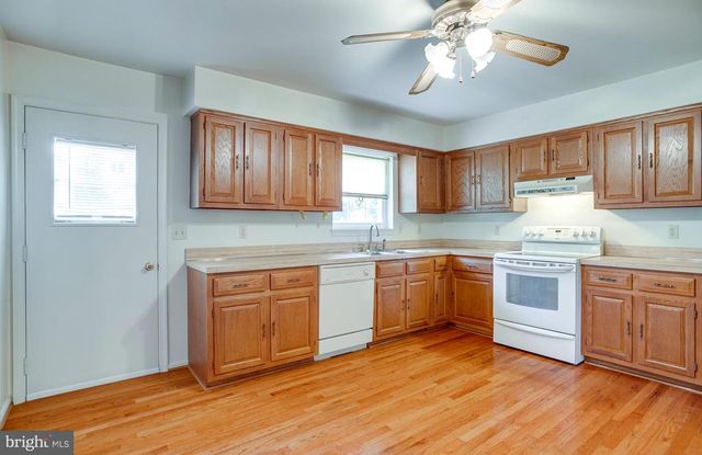 7077 WESTMORELAND DR, Warrenton, VA 20187