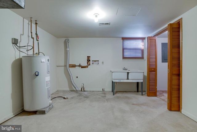 7077 WESTMORELAND DR, Warrenton, VA 20187