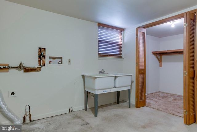 7077 WESTMORELAND DR, Warrenton, VA 20187