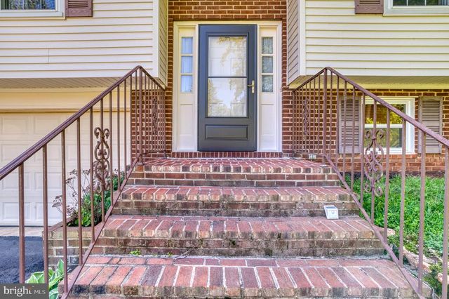 7077 WESTMORELAND DR, Warrenton, VA 20187