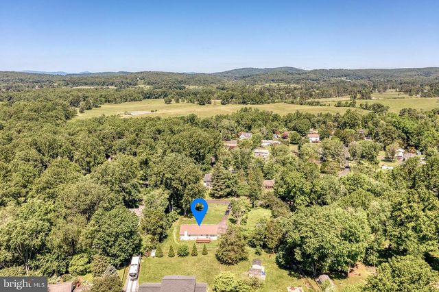 7077 WESTMORELAND DR, Warrenton, VA 20187