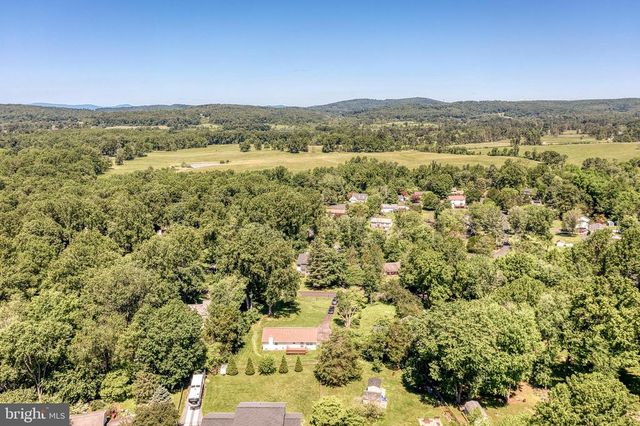 7077 WESTMORELAND DR, Warrenton, VA 20187