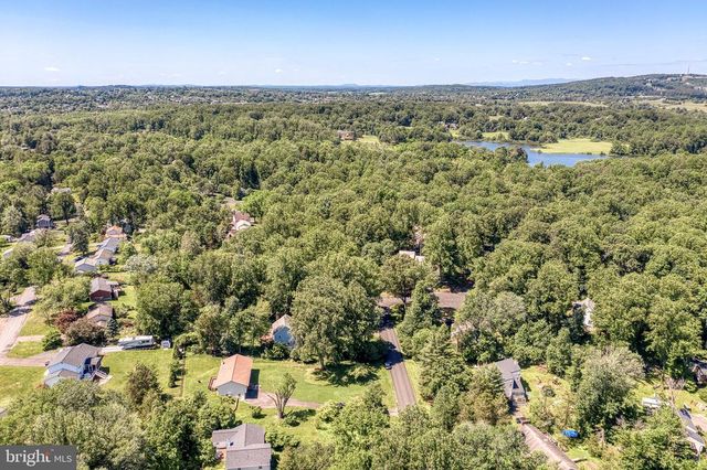 7077 WESTMORELAND DR, Warrenton, VA 20187