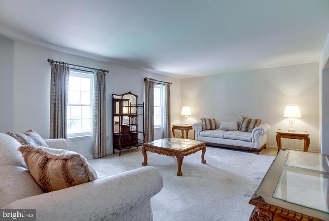 7077 WESTMORELAND DR, Warrenton, VA 20187