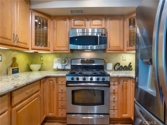 242 Spruce Court, Azusa, CA 91702