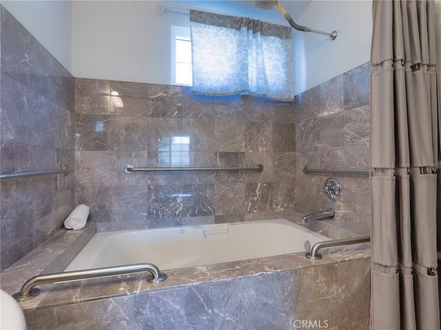 242 Spruce Court, Azusa, CA 91702