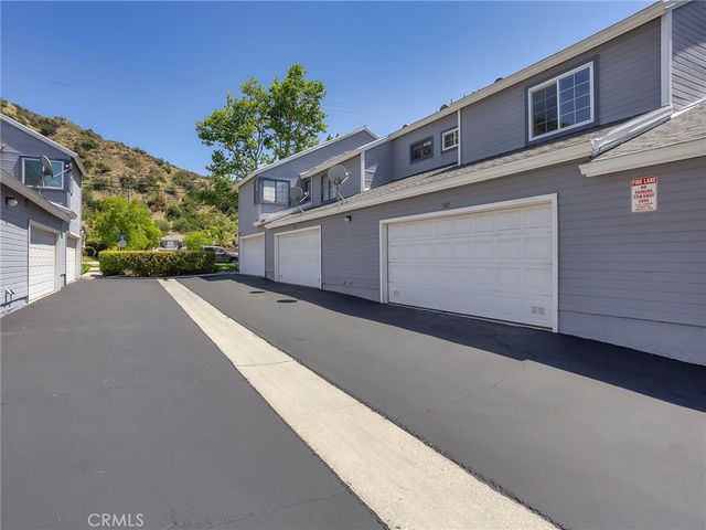 242 Spruce Court, Azusa, CA 91702