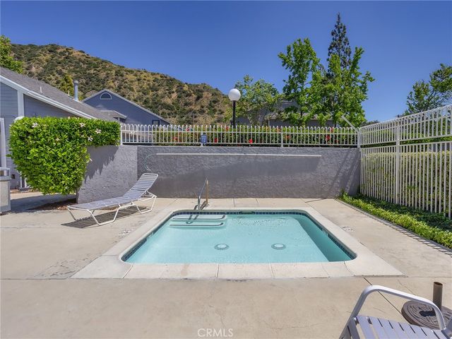 242 Spruce Court, Azusa, CA 91702