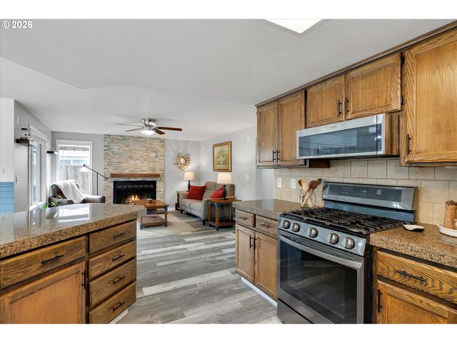 21267 Nw CANNES Dr, Portland, OR 97229