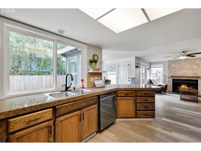21267 Nw CANNES Dr, Portland, OR 97229