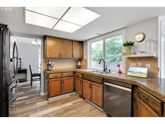 21267 Nw CANNES Dr, Portland, OR 97229