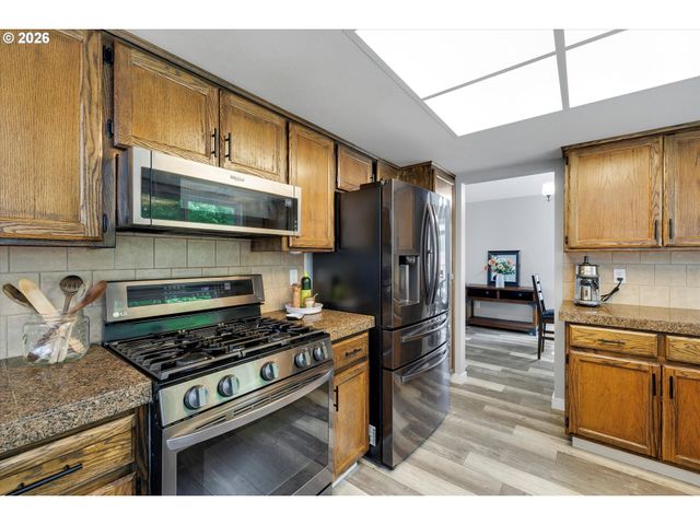 21267 Nw CANNES Dr, Portland, OR 97229