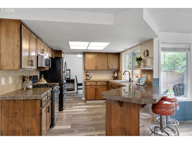 21267 Nw CANNES Dr, Portland, OR 97229