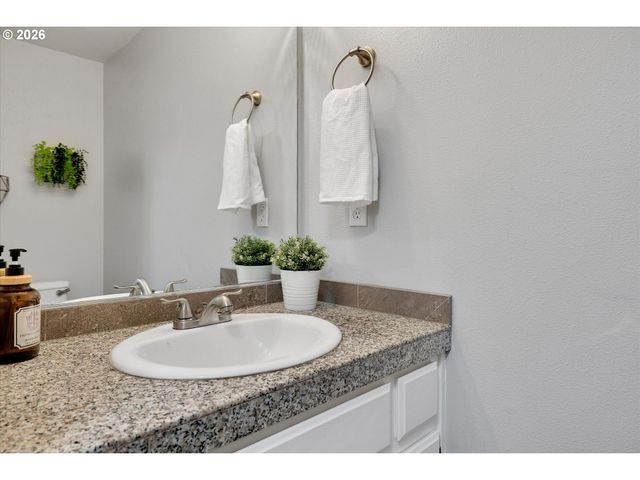 21267 Nw CANNES Dr, Portland, OR 97229