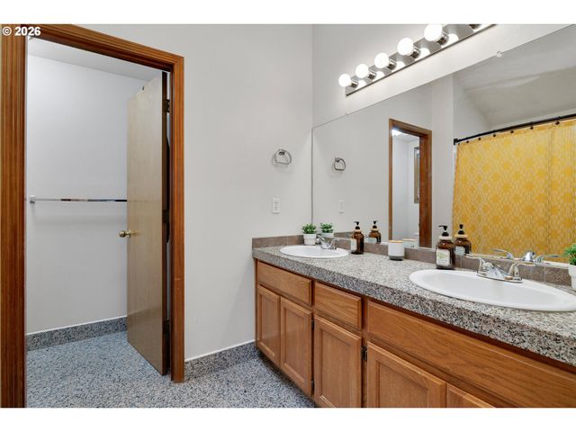 21267 Nw CANNES Dr, Portland, OR 97229