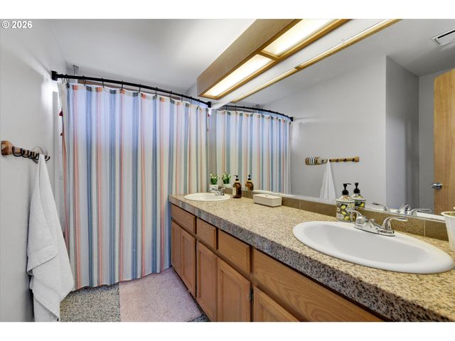 21267 Nw CANNES Dr, Portland, OR 97229