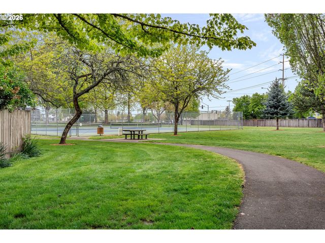 21267 Nw CANNES Dr, Portland, OR 97229