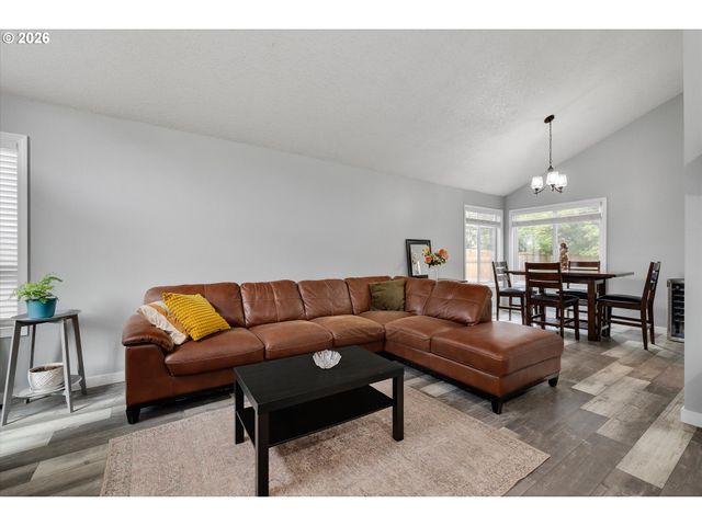 21267 Nw CANNES Dr, Portland, OR 97229