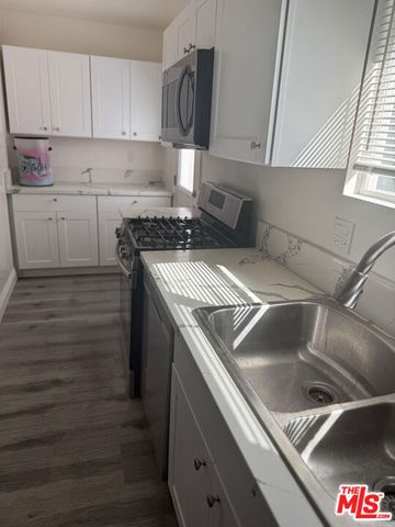 17902 Saticoy Street, Reseda, CA 91335