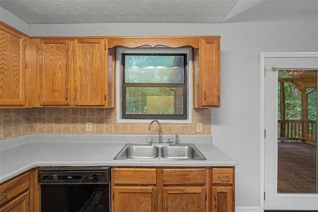 380 N Victoria Road, Woodstock, GA 30189