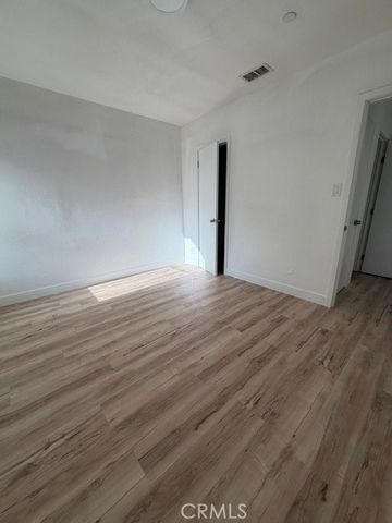 16817 Sherman Way, Los Angeles, CA 91406