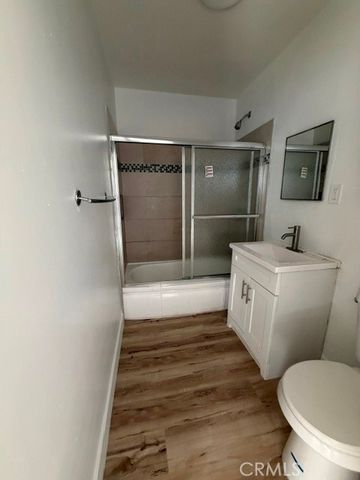 16817 Sherman Way, Los Angeles, CA 91406