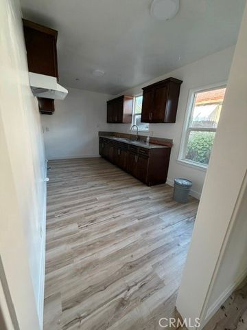 16817 Sherman Way, Los Angeles, CA 91406