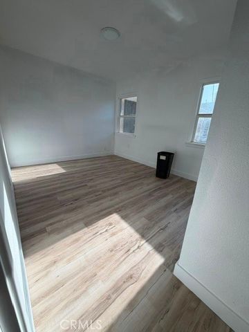 16817 Sherman Way, Los Angeles, CA 91406