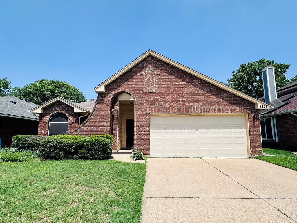 8541 Mystic Trail, Fort Worth, TX 76118