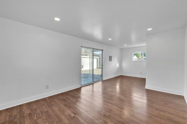 7817 S Kenton Avenue, Chicago, IL 60652
